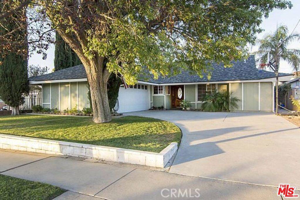Santa Clarita, CA 91350,27948 Newbird DR