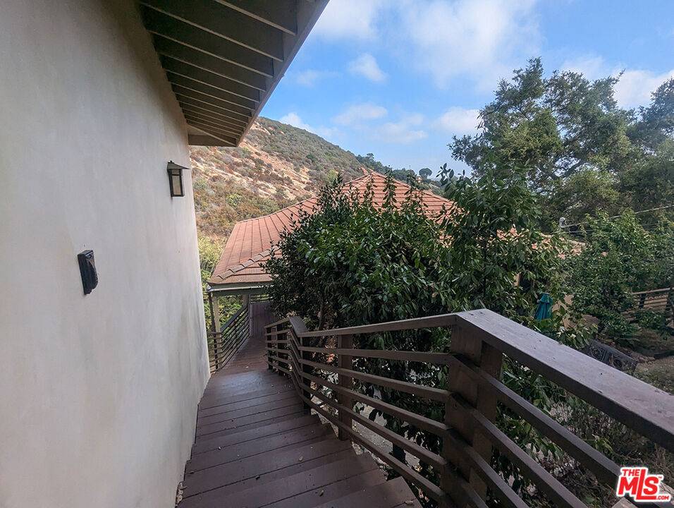 Topanga, CA 90290,19747 Horseshoe DR