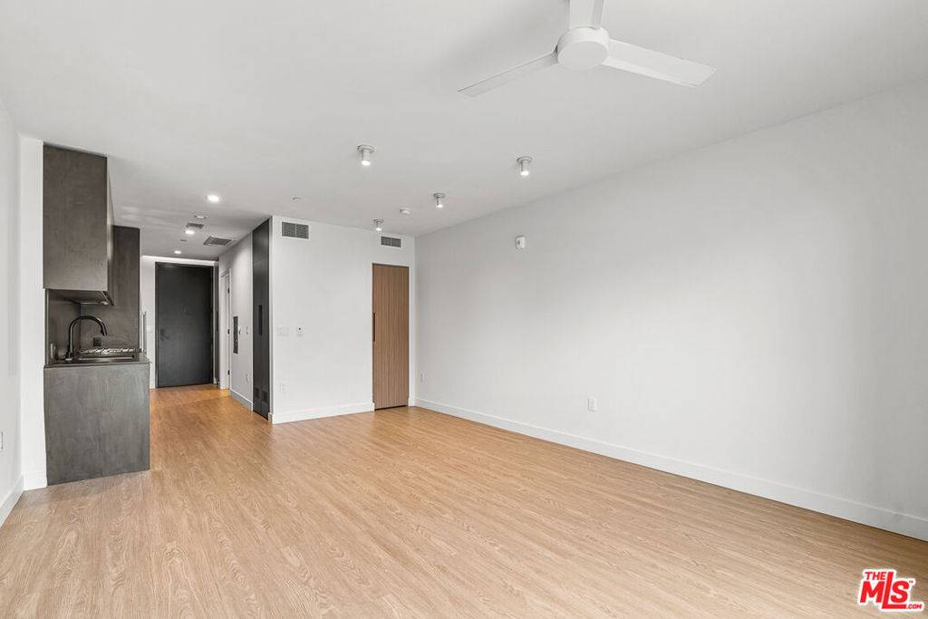 Los Angeles, CA 90034,3688 Overland AVE #324