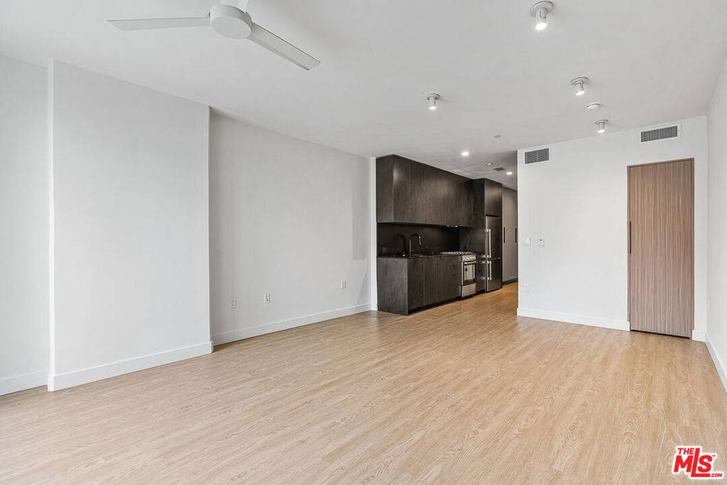 Los Angeles, CA 90034,3688 Overland AVE #324