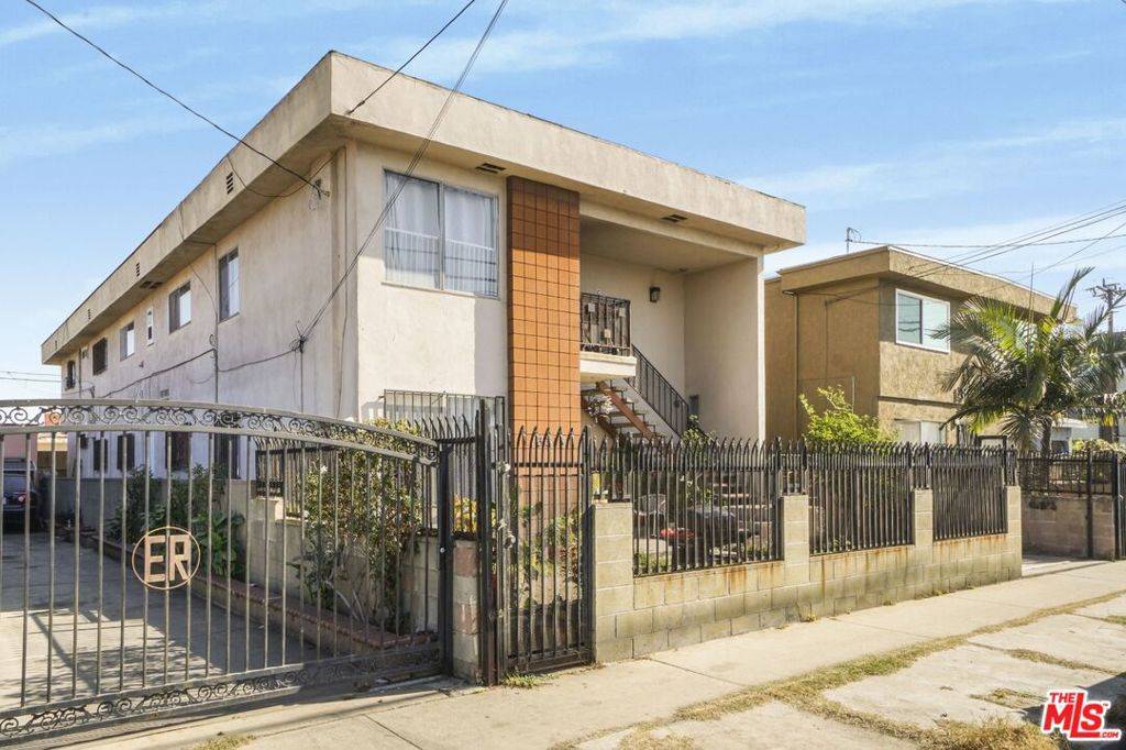 Hawthorne, CA 90250,13314 Cordary AVE