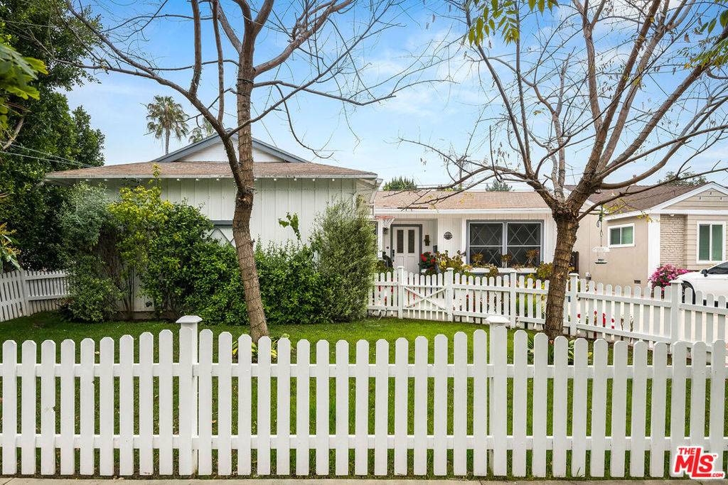 Van Nuys, CA 91401,13535 Bessemer ST