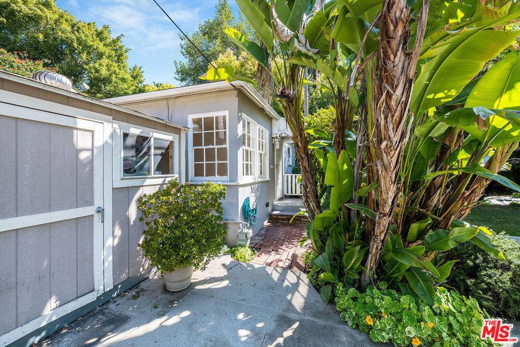 1240 Greenacre AVE West Hollywood, CA 90046