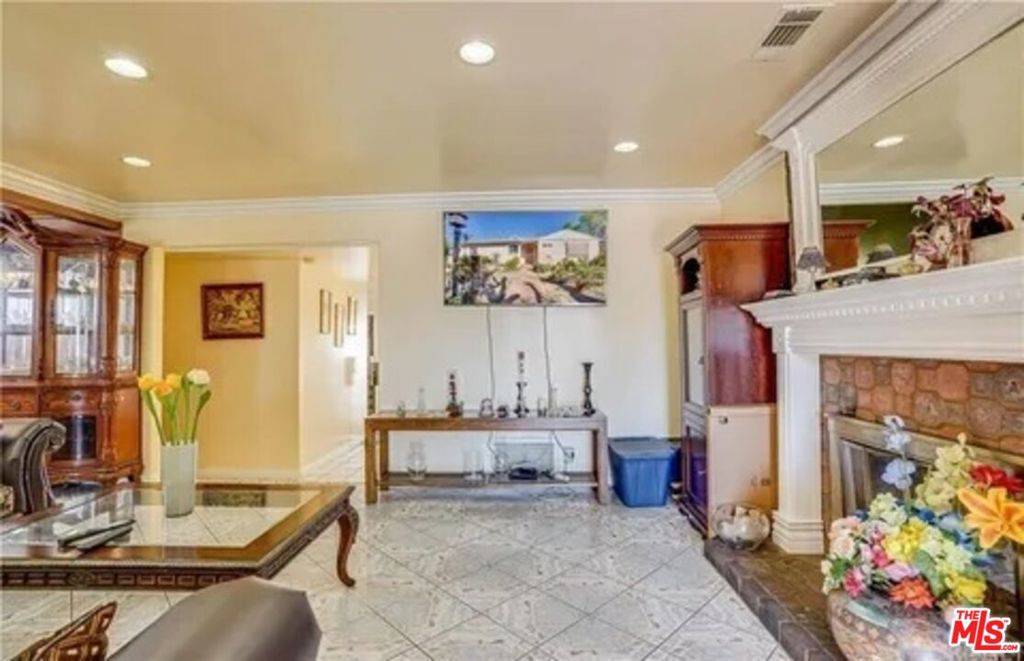 Van Nuys, CA 91406,15451 Saticoy ST