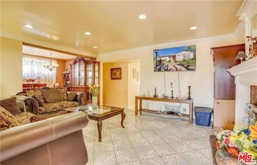 Van Nuys, CA 91406,15451 Saticoy ST