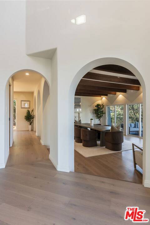 Los Angeles, CA 90046,8300 Grand View DR