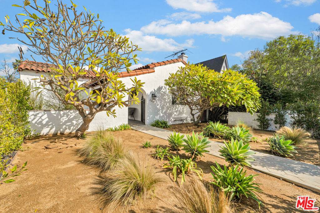 Westwood, CA 90064,2206 Overland AVE