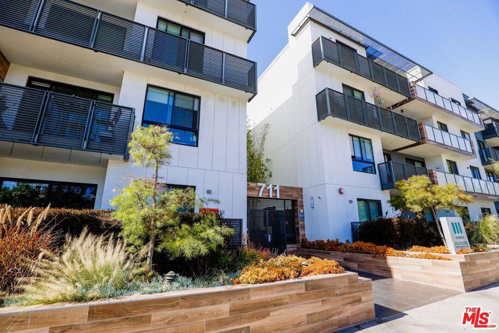 Los Angeles, CA 90038,711 Cole AVE #315