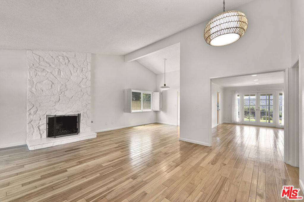 Topanga, CA 90290,3107 Hodler DR