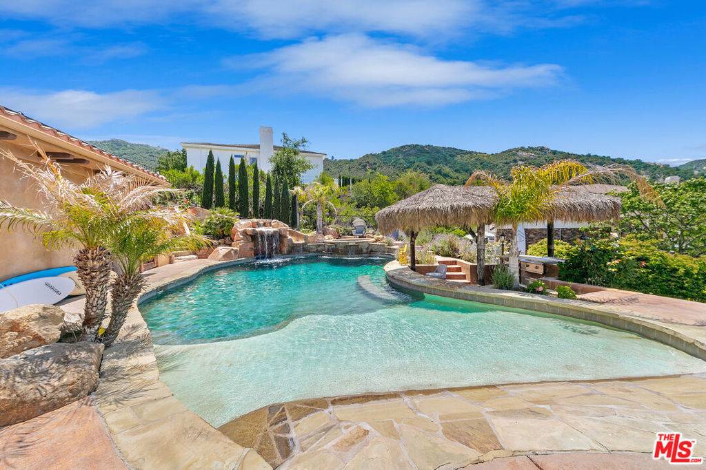 Calabasas, CA 91302,435 Woodbluff RD