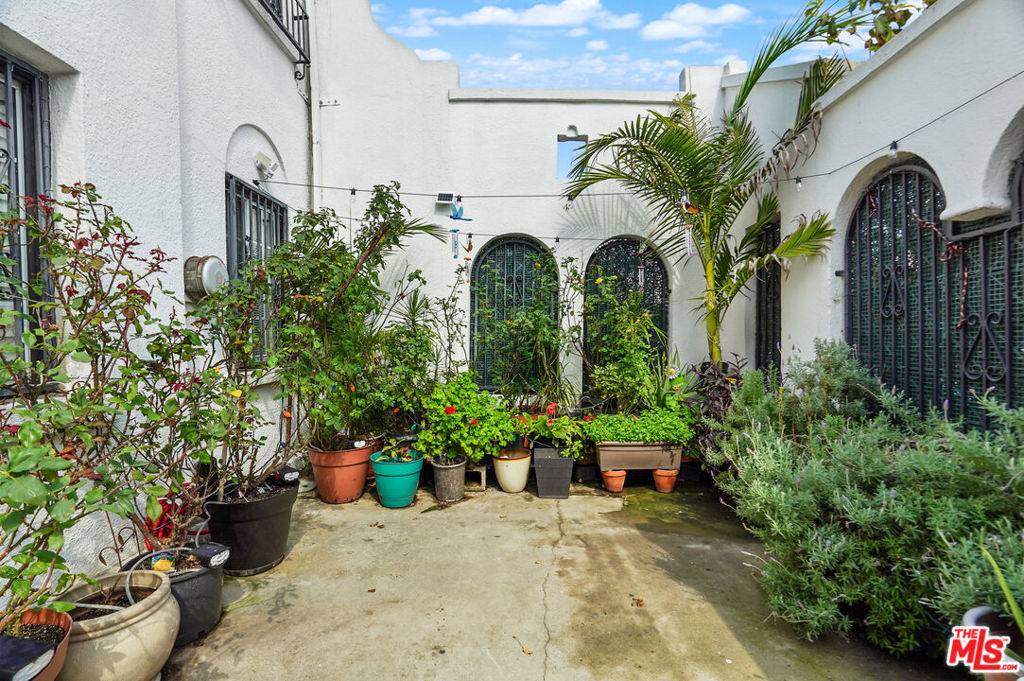 Los Angeles, CA 90006,1145 S New Hampshire AVE