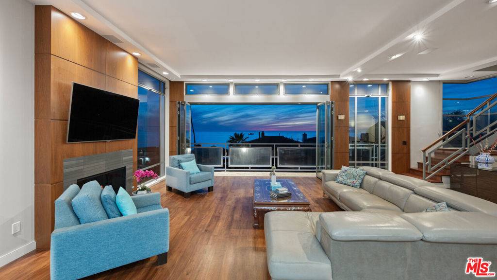 Playa Del Rey, CA 90293,7350 Rindge AVE