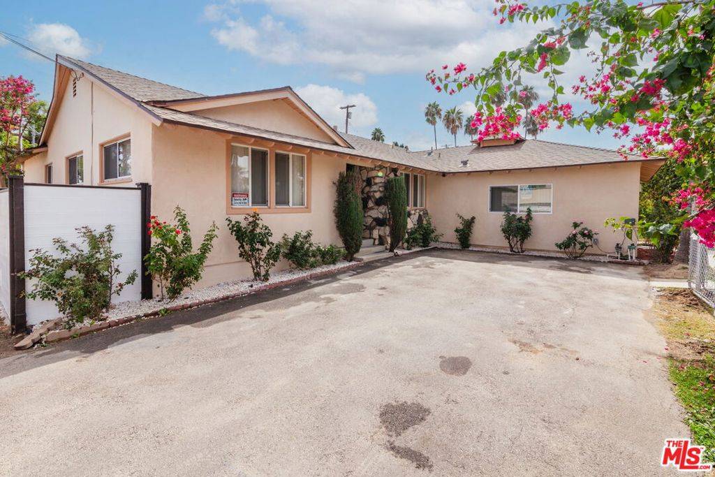 Northridge, CA 91324,8646 Corbin AVE