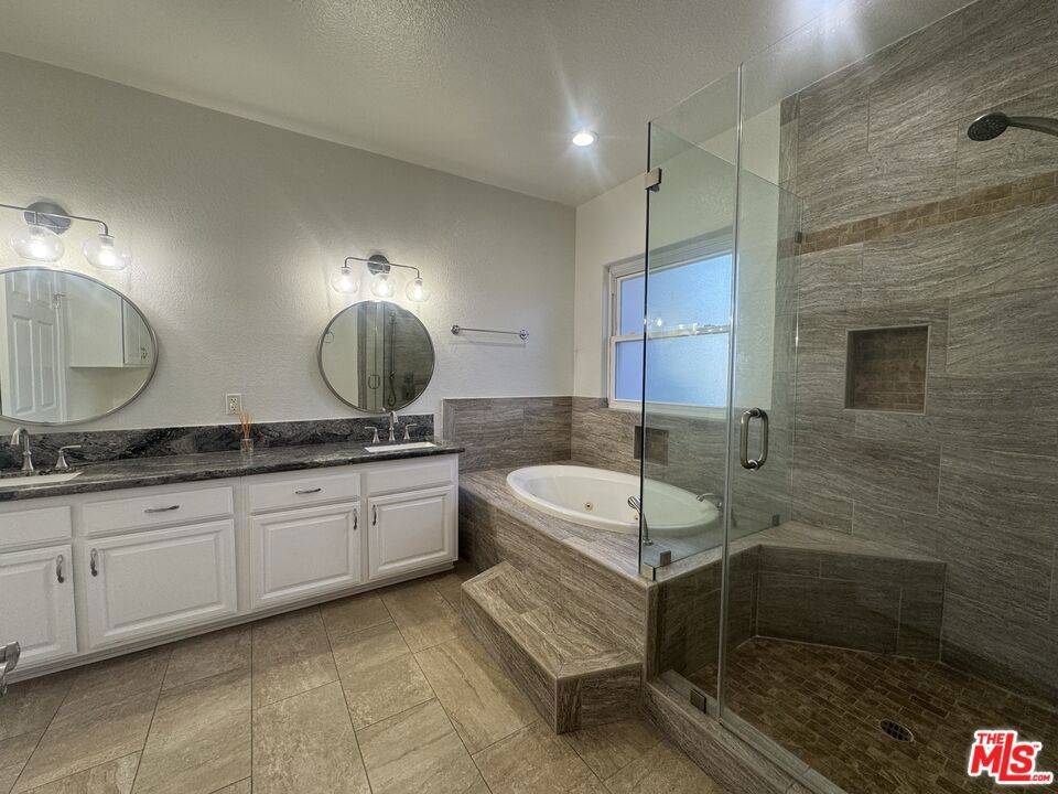 Sherman Oaks, CA 91423,14271 Dickens ST #102
