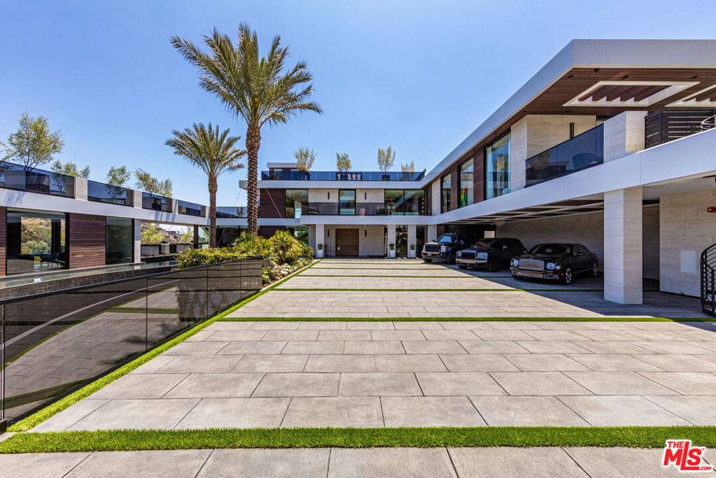 Los Angeles, CA 90049,1047 N Bundy DR