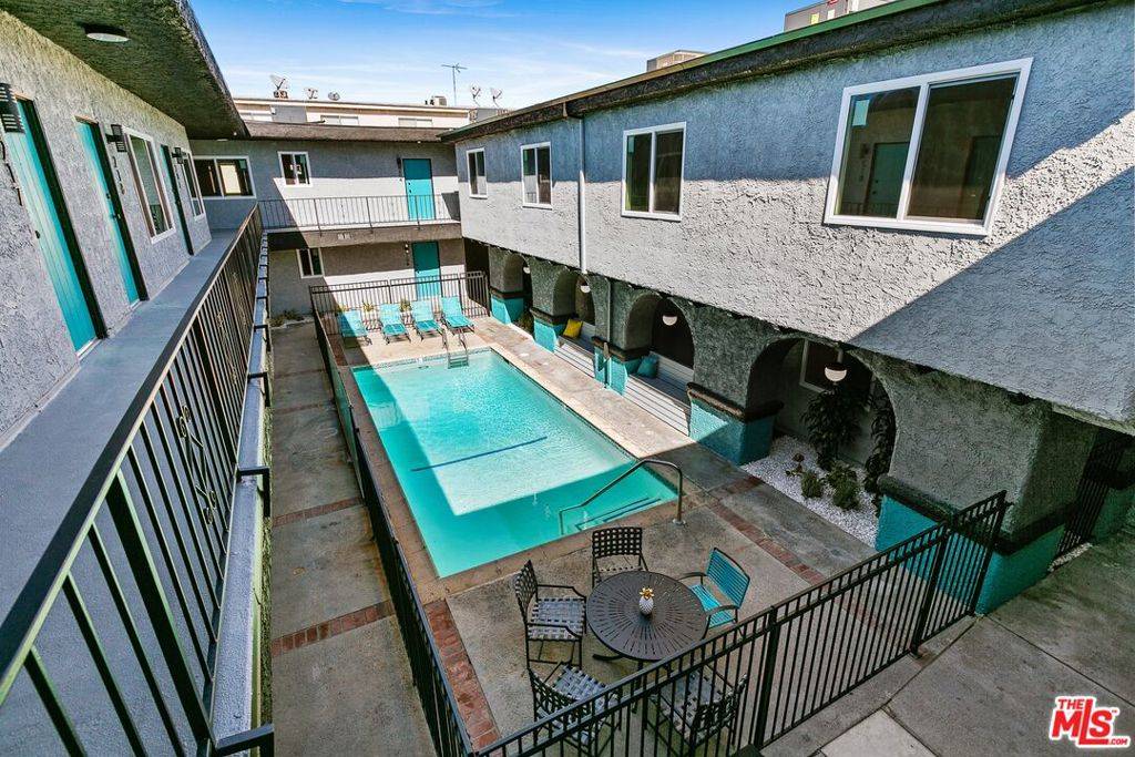 Van Nuys, CA 91406,6640 Woodley AVE #209