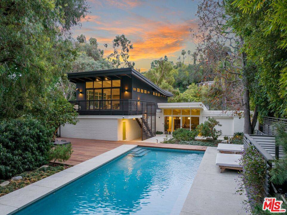 Los Angeles, CA 90049,2179 Mandeville Canyon RD