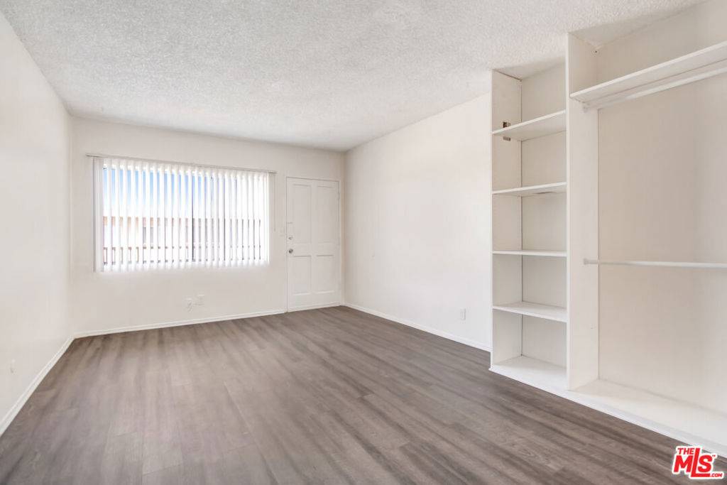 Hawthorne, CA 90250,14108 Doty AVE #20