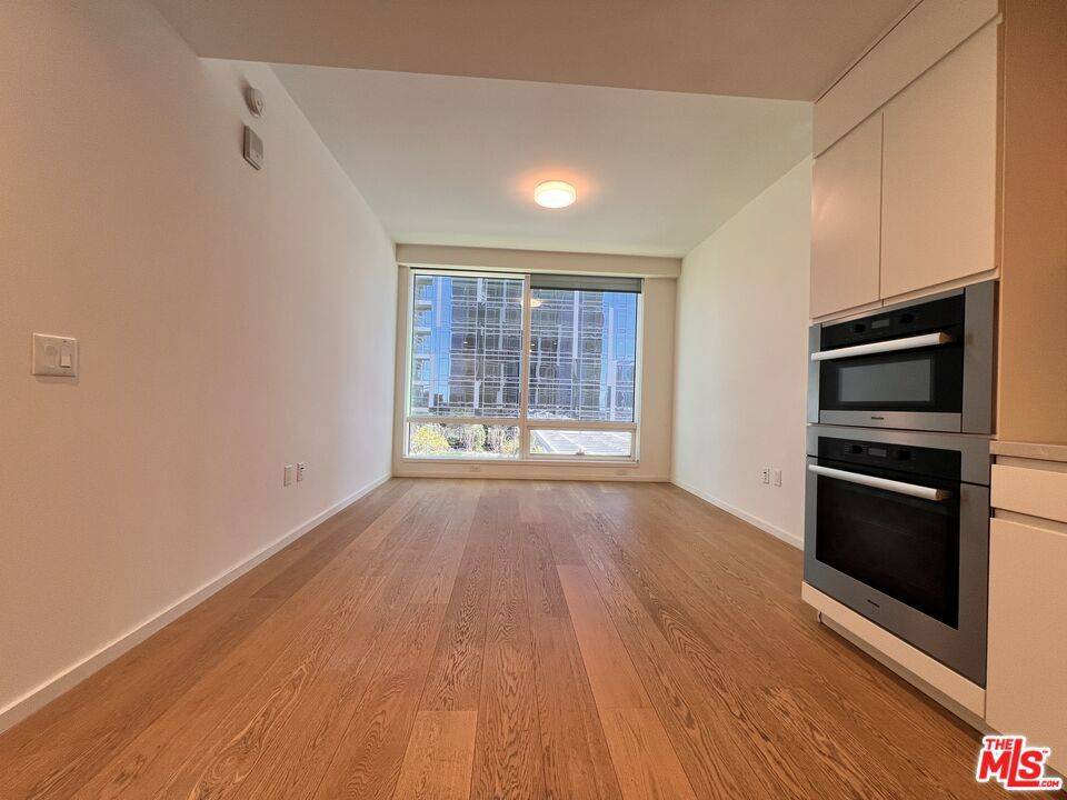 Los Angeles, CA 90017,877 Francisco ST #1003