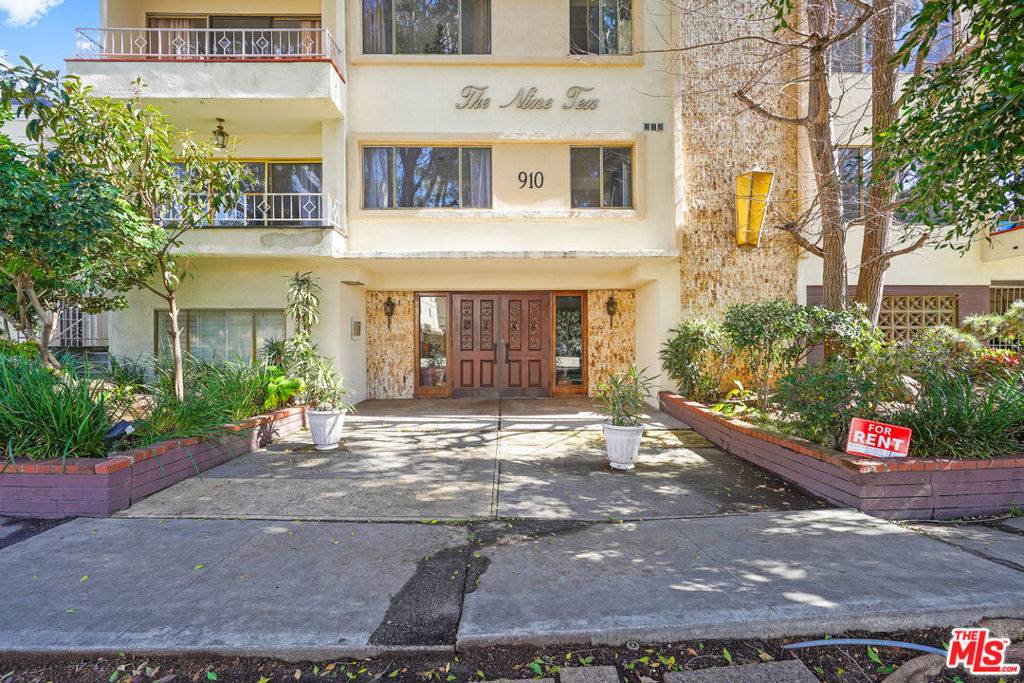 Los Angeles, CA 90035,910 S Holt AVE #201