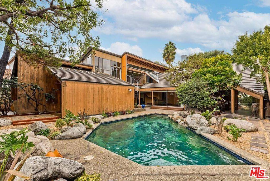 Beverly Hills, CA 90210,515 N Roxbury DR