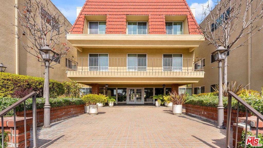 Culver City, CA 90230,5845 Doverwood DR #302