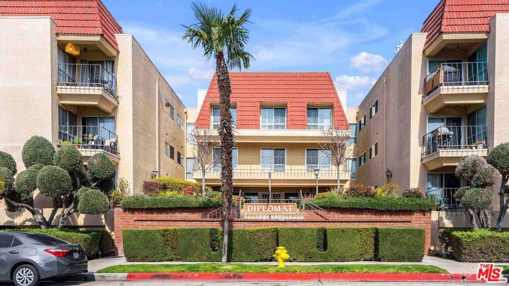 Culver City, CA 90230,5845 Doverwood DR #302