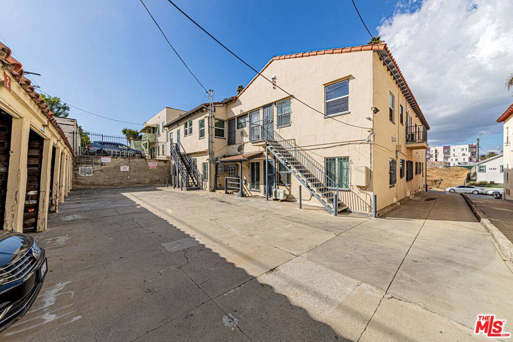 Los Angeles, CA 90019,1152 S Bronson AVE