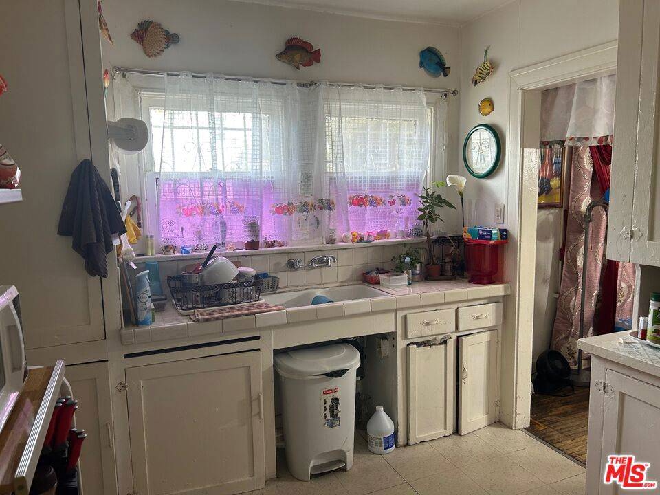 Los Angeles, CA 90043,4417 5th AVE