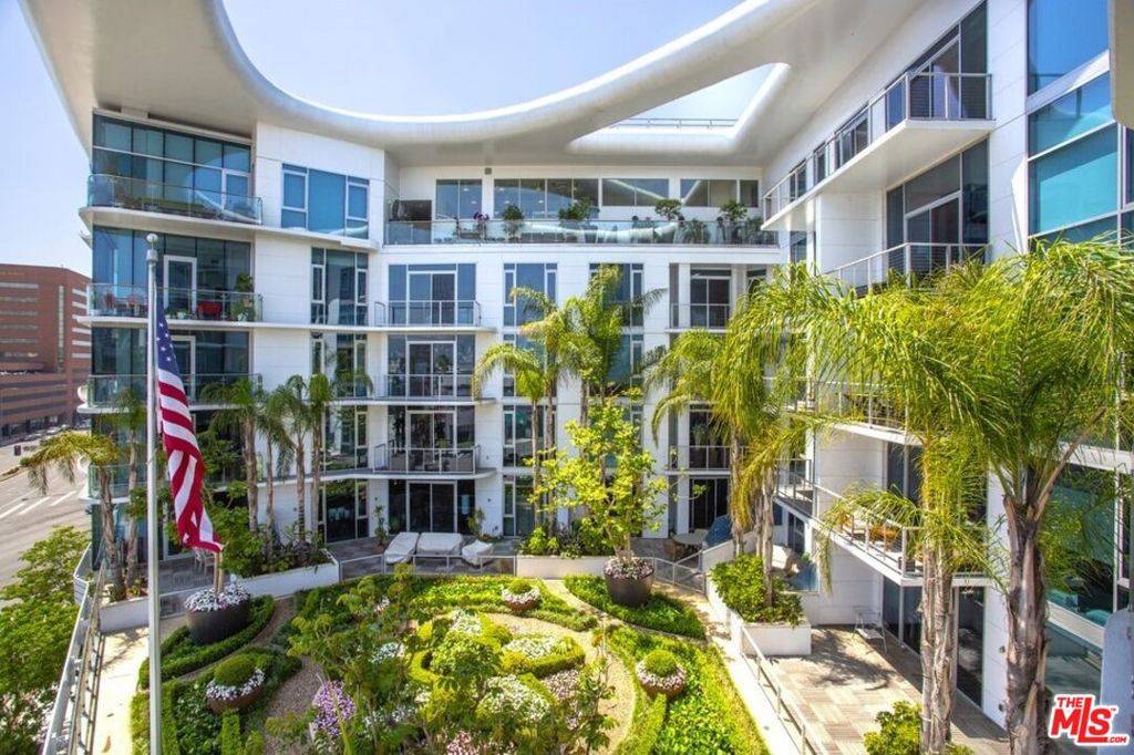 Los Angeles, CA 90048,8500 Burton WAY #513