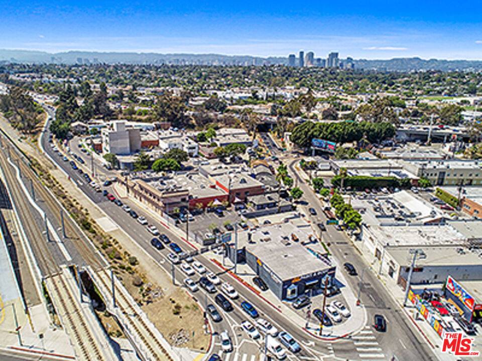 Los Angeles, CA 90034,8953 Venice BLVD