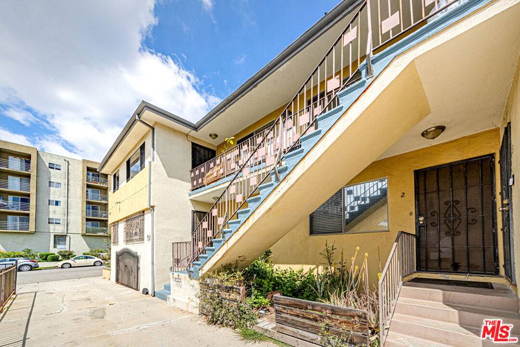 Los Angeles, CA 90006,946 S Kingsley DR