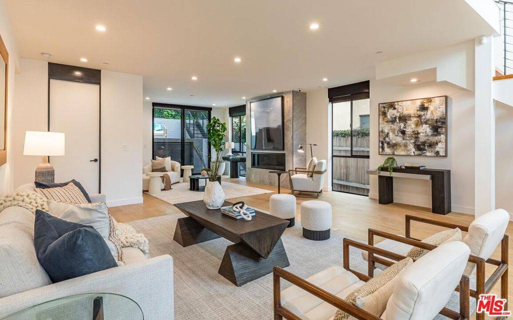 Santa Monica, CA 90402,552 Stassi LN