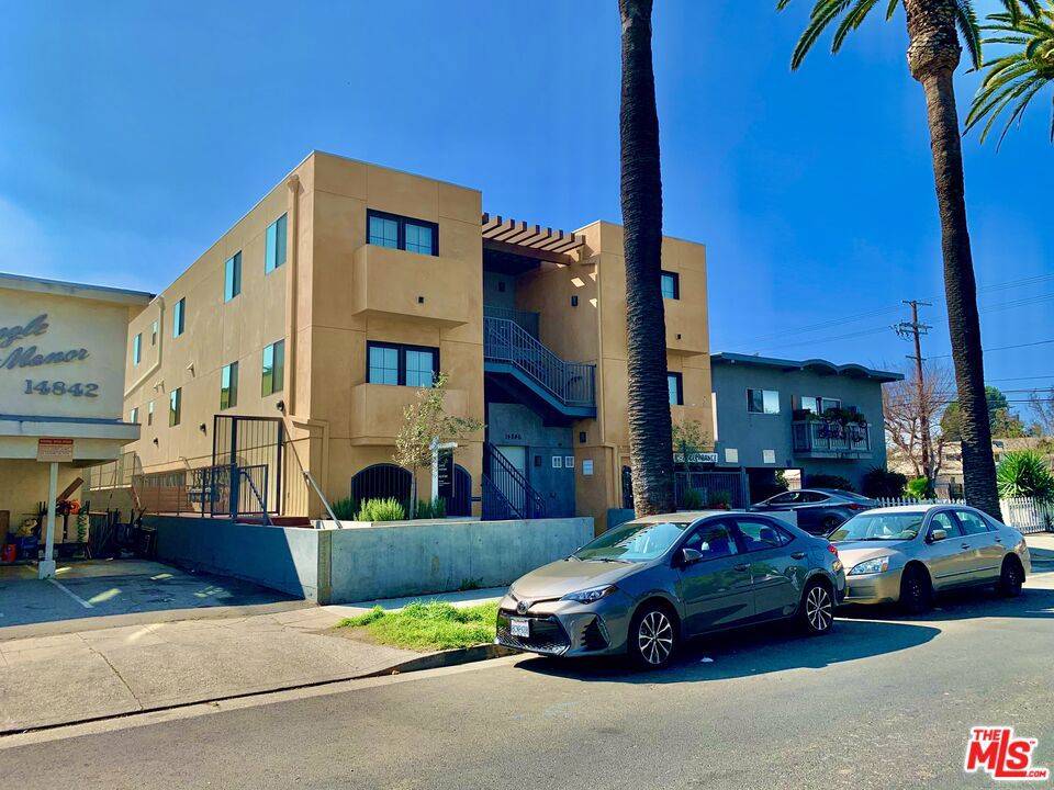 Van Nuys, CA 91411,14846 Friar ST