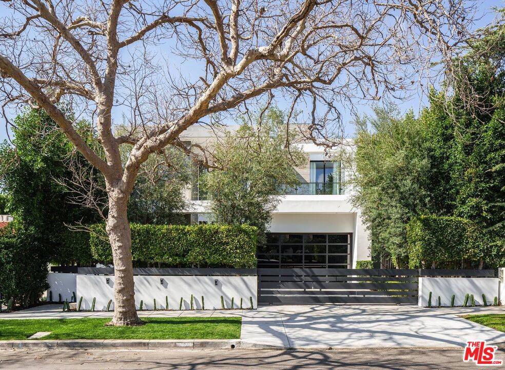 Los Angeles, CA 90048,649 N Edinburgh AVE