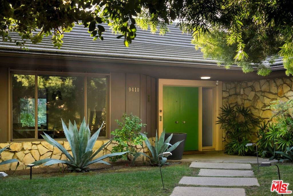 Beverly Hills, CA 90210,9410 Eden DR