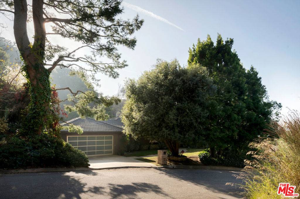 Beverly Hills, CA 90210,9410 Eden DR