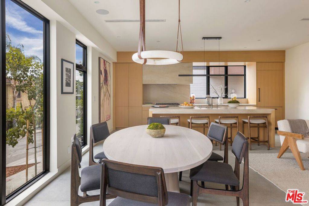 West Hollywood, CA 90069,927 1/2 Hilldale AVE