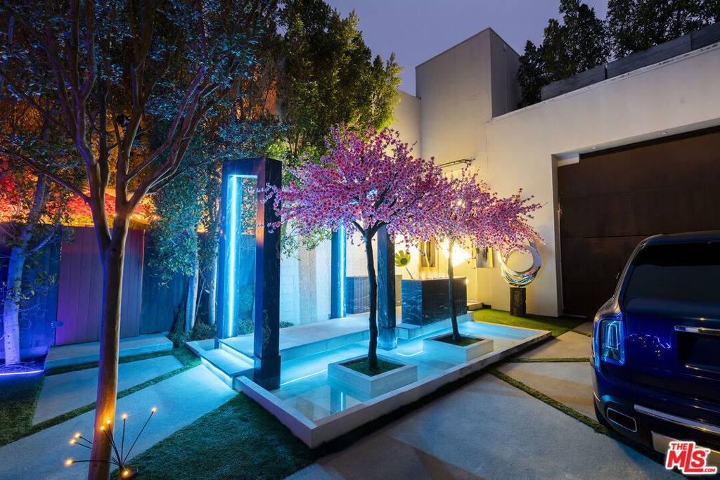 Beverly Hills, CA 90210,9818 Hythe CT