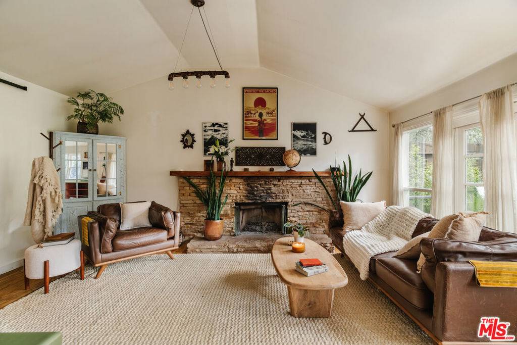 Topanga, CA 90290,579 N Creek TRL