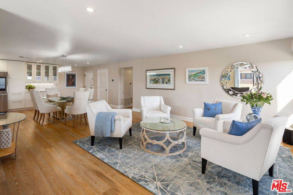 Playa Del Rey, CA 90293,8828 Pershing DR #313