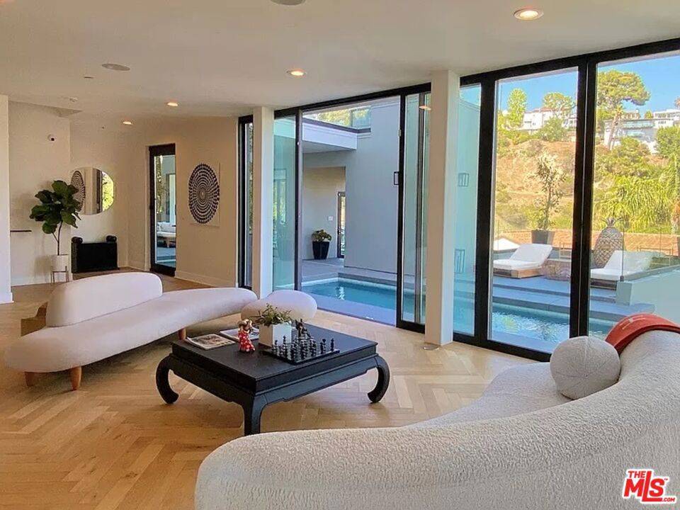 Los Angeles, CA 90068,2746 Rinconia DR