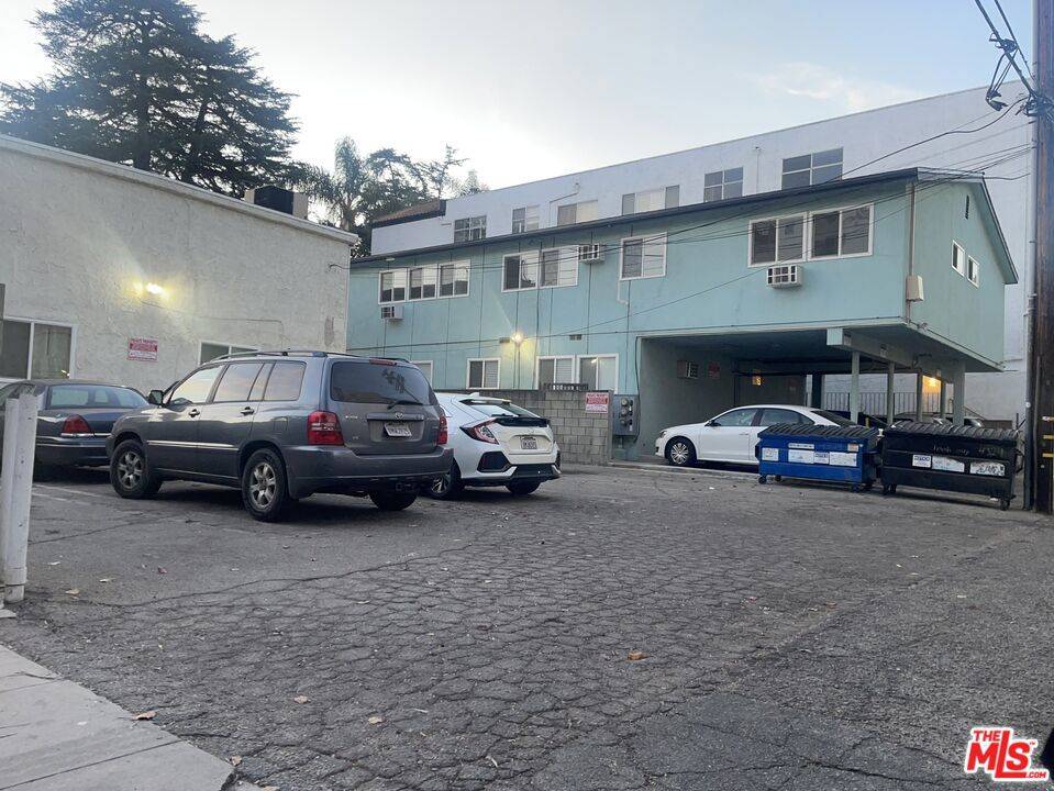Sherman Oaks, CA 91403,4323 Van Nuys BLVD