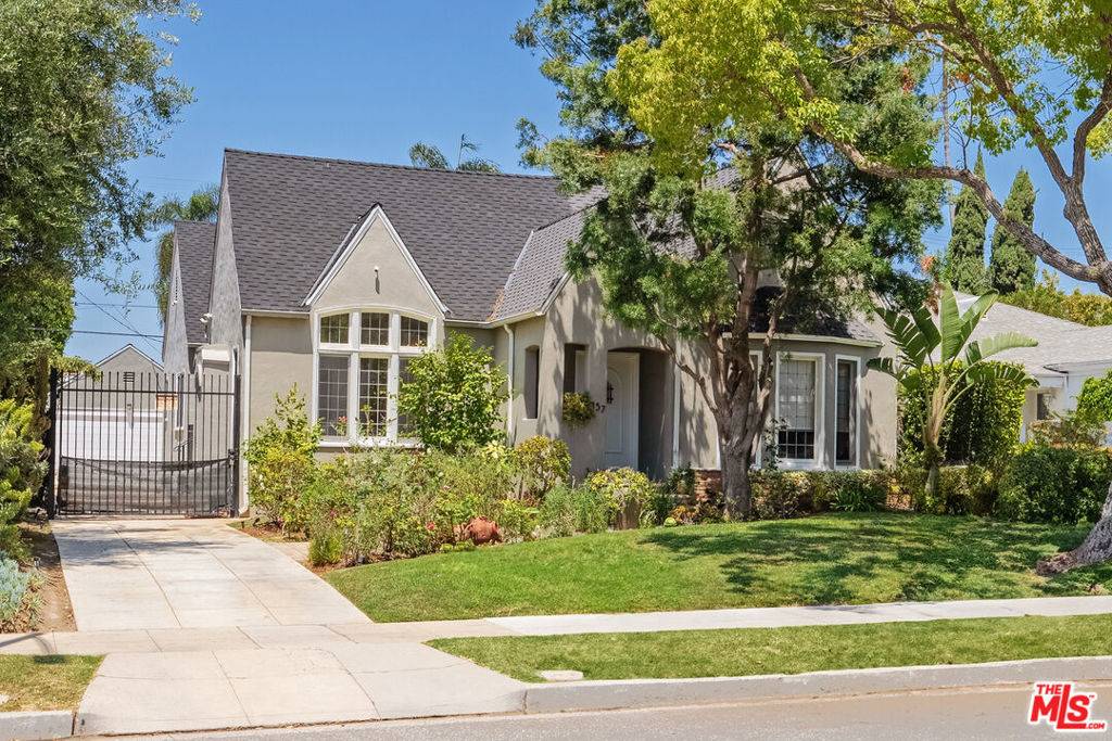 Los Angeles, CA 90036,157 N Poinsettia PL