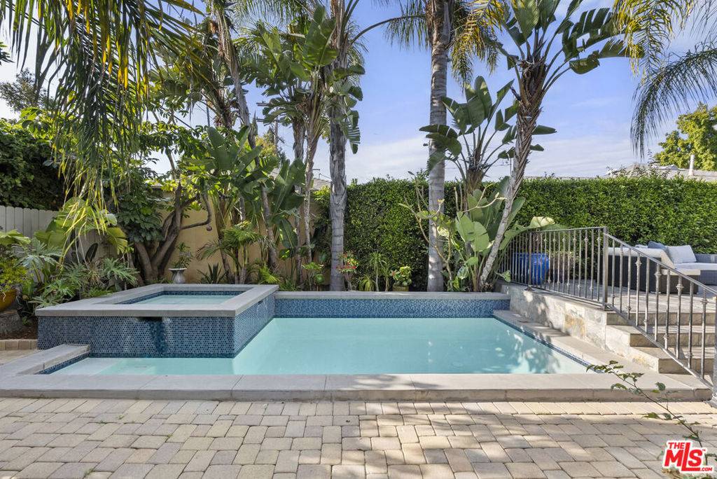Los Angeles, CA 90036,157 N Poinsettia PL