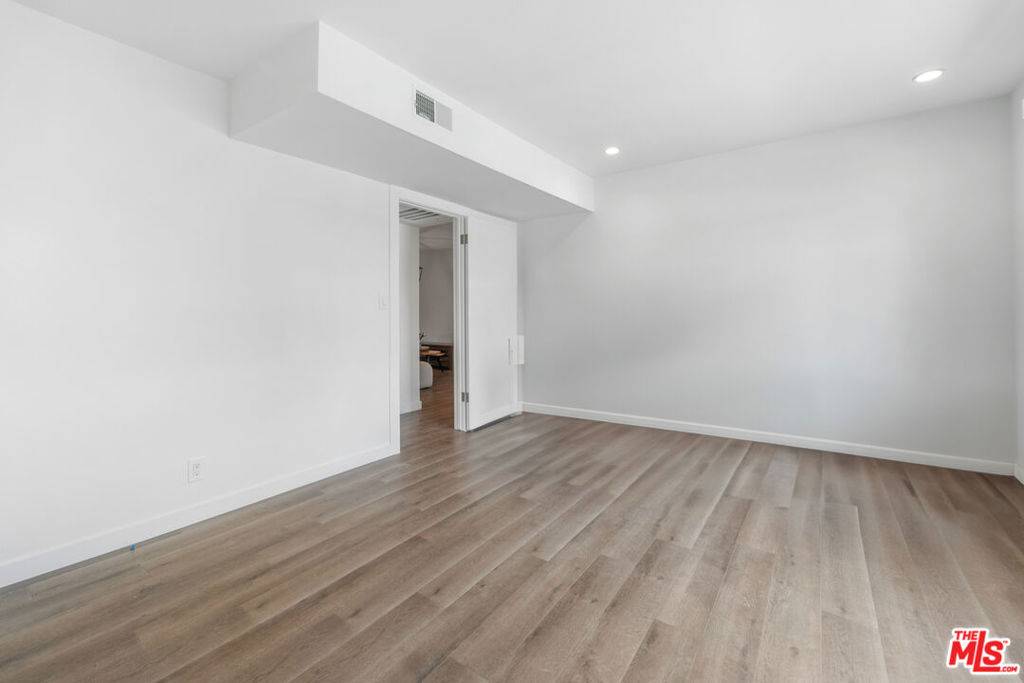 Encino, CA 91316,5414 Newcastle AVE #1
