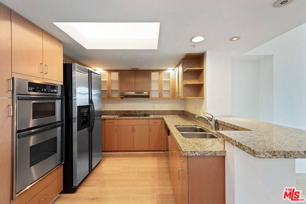 Marina Del Rey, CA 90292,13700 Marina Pointe DR #1411