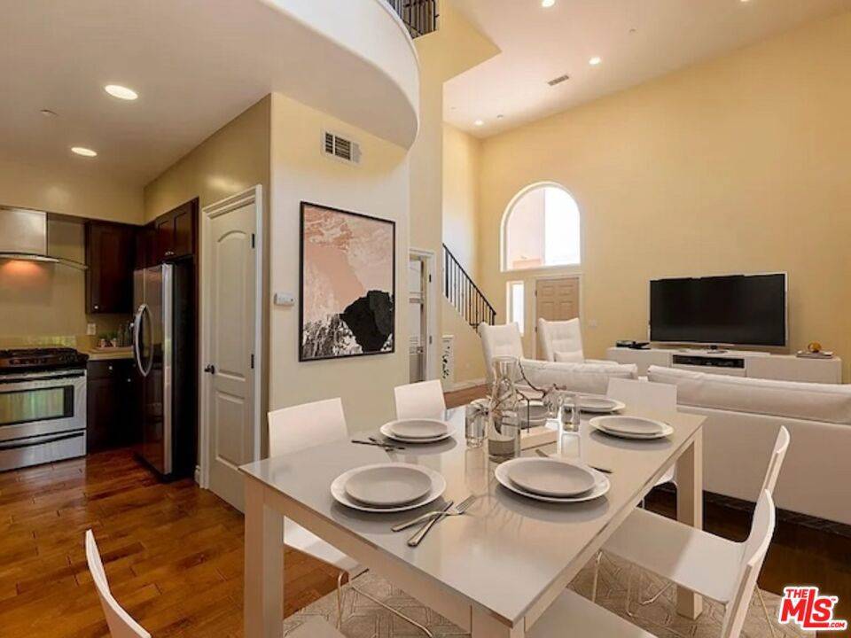 Los Angeles, CA 90035,1451 Hi Point ST #APT 8