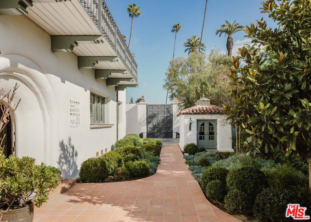 Beverly Hills, CA 90210,911 N Beverly DR