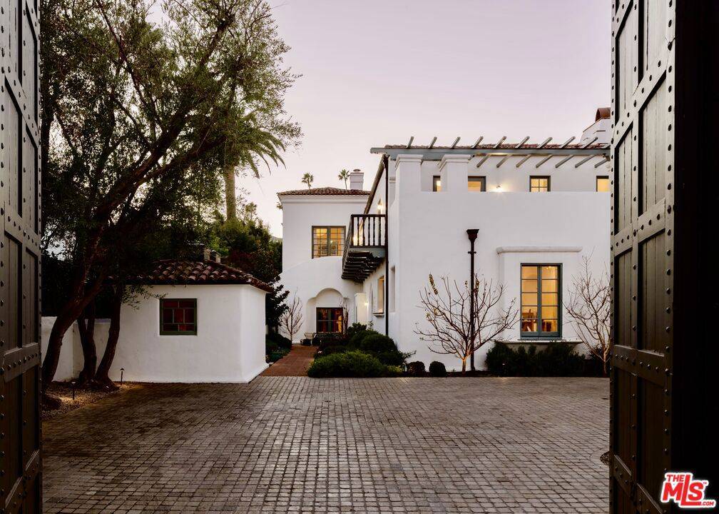 Beverly Hills, CA 90210,911 N Beverly DR